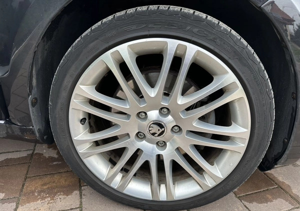Skoda Superb cena 30000 przebieg: 326000, rok produkcji 2011 z Warszawa małe 277